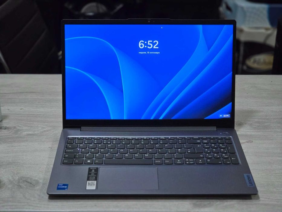 Lenovo IdeaPad Slim 3 15IAH8 / 8GB RAM / i5-1245H / 512GB SSD