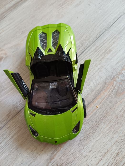 Masinuta de asamblat Lamborghini Aventador