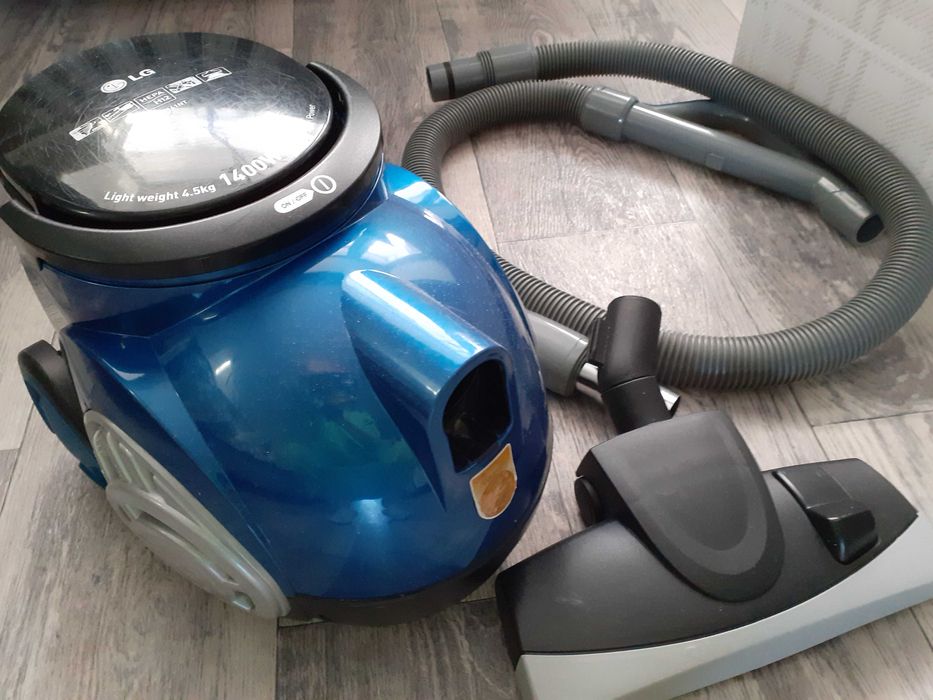Пылесос  LG 1400