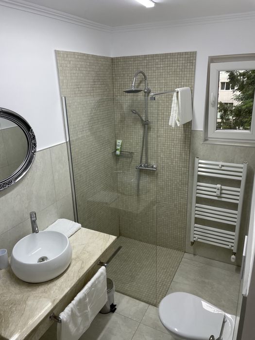 Inchiriez apartament in regim hotelier