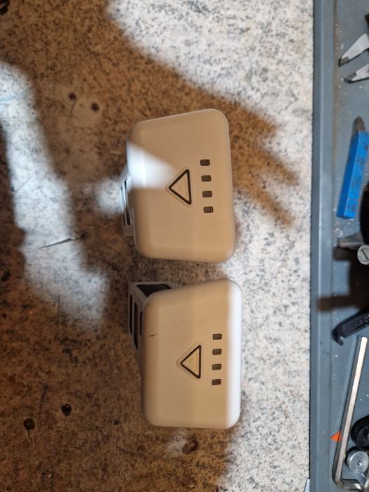 Set 2 baterii noi 6400ma si incarcator xmax