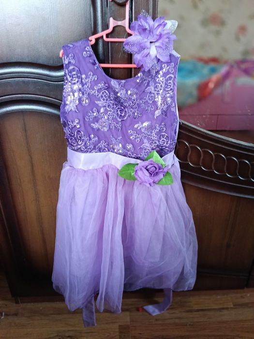 Продаю праздничные платья на девочку