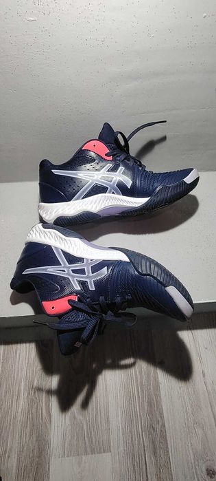 Оригинални дамски маратонки Asics