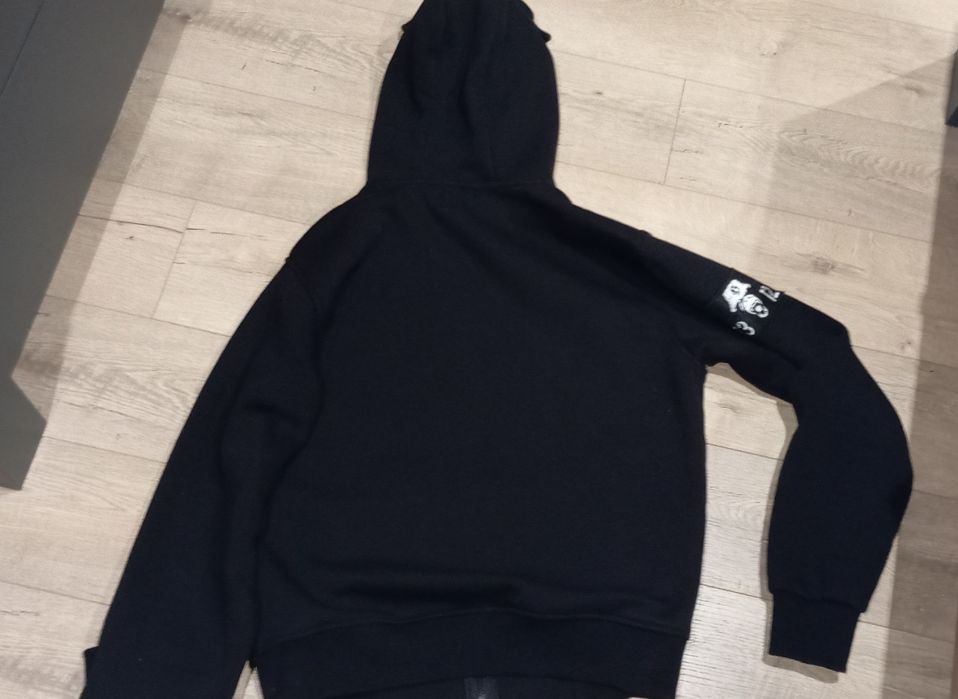 Суичер, Hooligans goggle zipped hoodie
