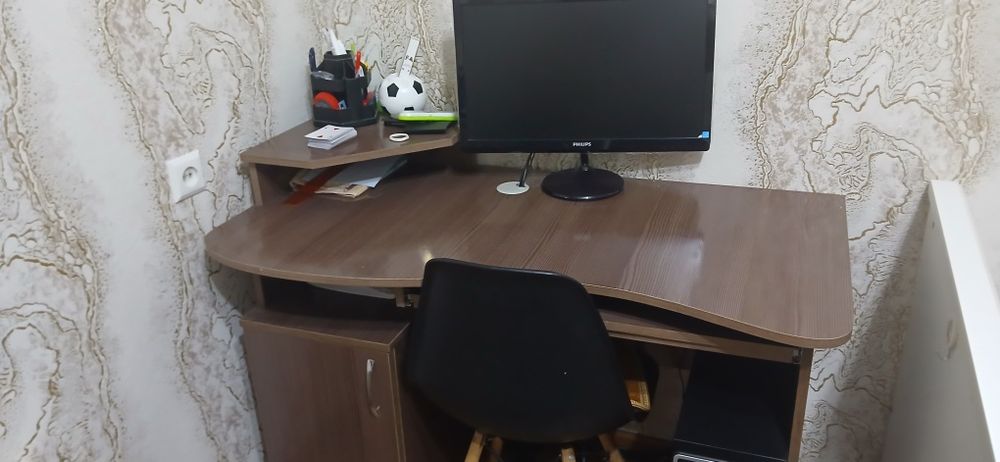 Стол компьютерный