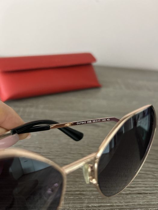 Оригинални слънчеви очила Guess GU7842 – Отлично състояние + Калъф