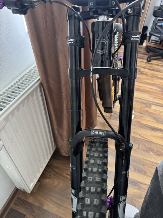 Furca Ohlins DH38 m.1 în stare excelena, doar defecte vizuale specifice sportului