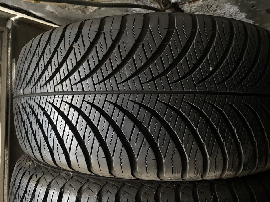 Шины 215/50/17 пара бу гудиер