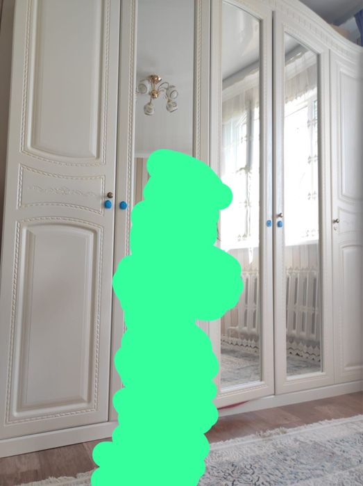 Продам шкаф пяти дверний+комод, зеркало, две тумбочки