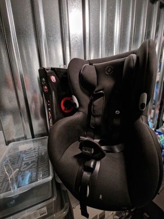 Maxi Cosi Axiss Autheblack въртящ се детски стол за кола