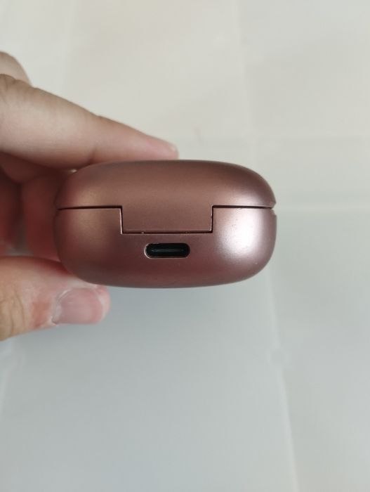 Продается наушник Samsung galaxy buds live