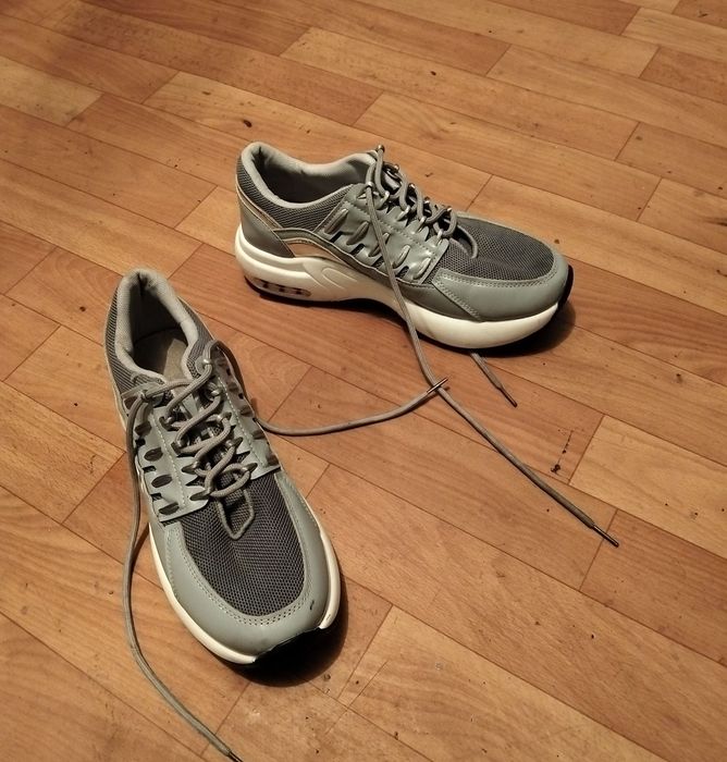 Продам кросовки женские.