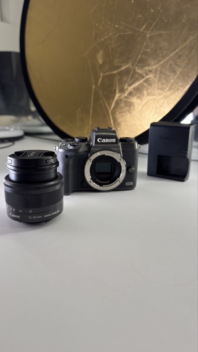 Aparat Canon EOS M5