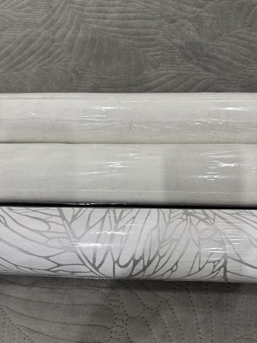 Продам обои новые 3 рулона