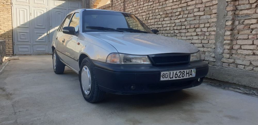 Продаётся Автомобиль нексия металического цвета