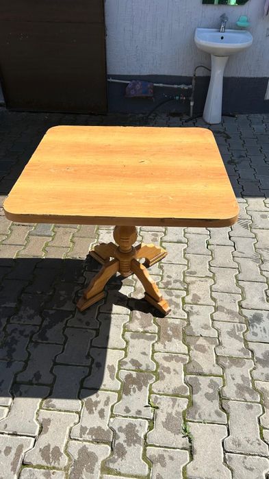 Стол со стульями