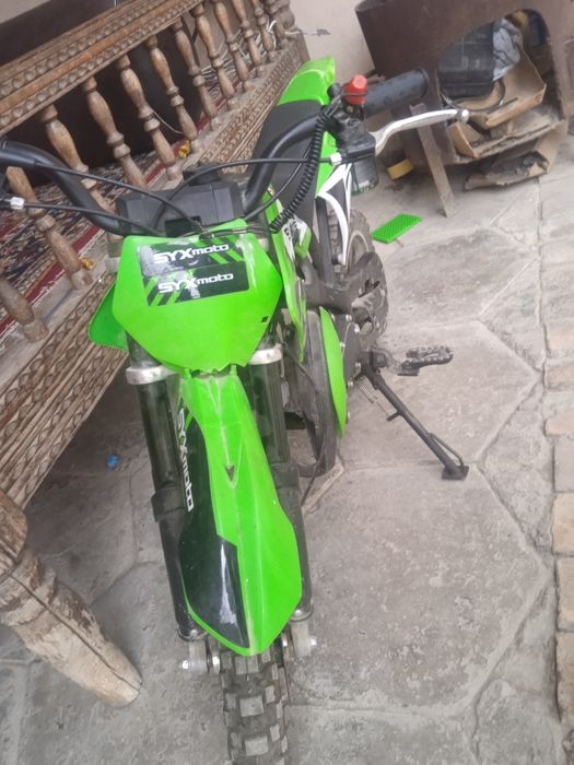 Мини байк состояние хорошая ездит на бензине  амарзотор хороший  6 .50