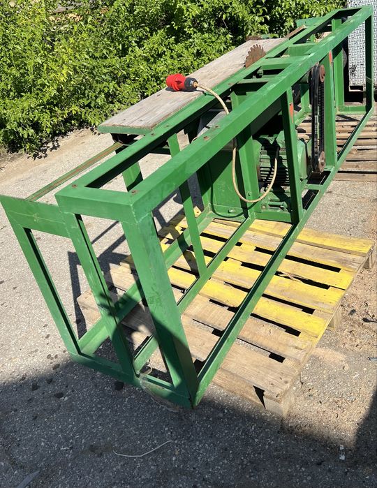 Fierastrau circular cu masa mobila pentru gater
