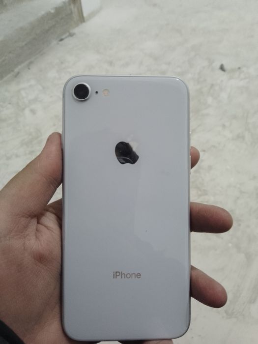 iPhone 8 ideal holatda sronchna sptiladi