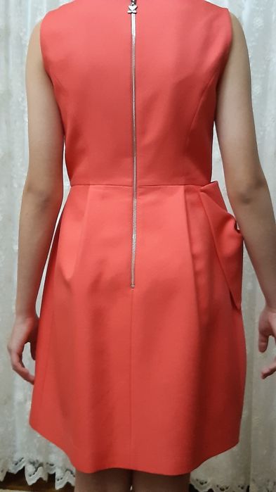 Продаётся платье от бренда EXQUISE,кораллового цвета.