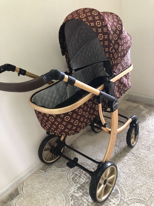 Коляска от фирмы Амели