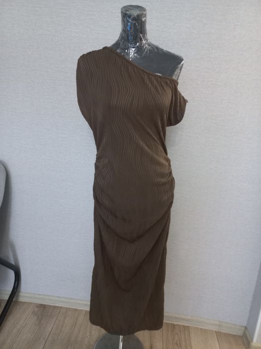 Продам вечерние платья . Новые