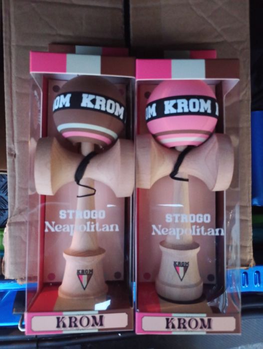 Kendama krom Strogo Napolitane Roz