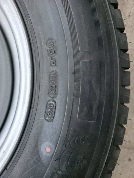 Michelin agilis camping 225.75.16 нови