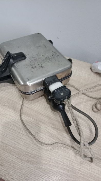 Вафельница советская продам.