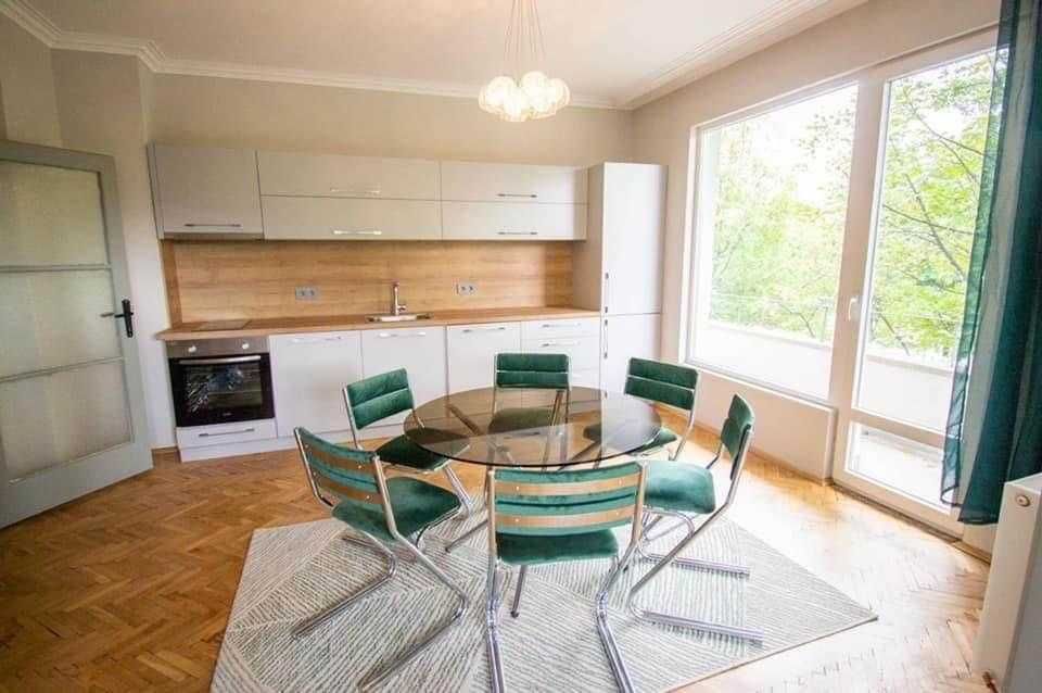 Дава се под наем Тристаен апартамент в София, Лозенец - 100 кв.м за 561 € - Снимка #1