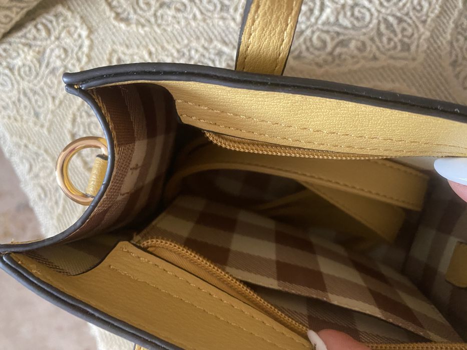 желтая сумочка со съемным ремешком