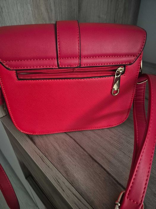 Geantă roșie stare impecabilă