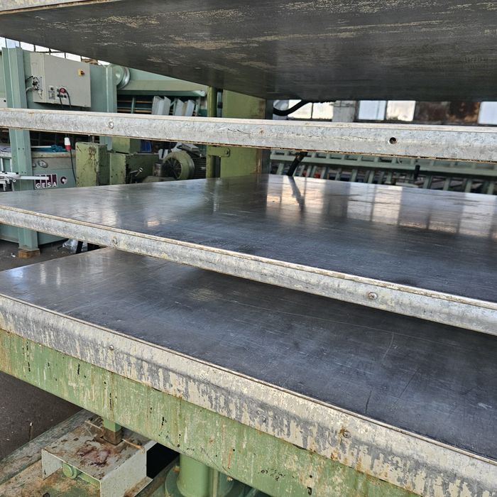 Топла преса за врати и фурнир с размери 2500мм. х 1300мм.