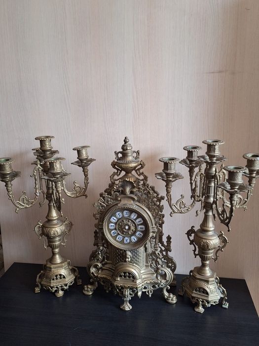 Ceas cu doua sfesnice din bronz