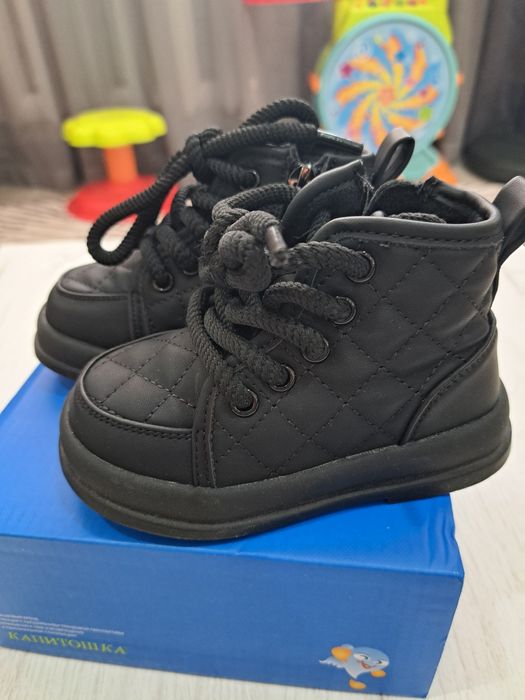 Продам детскую обувь
