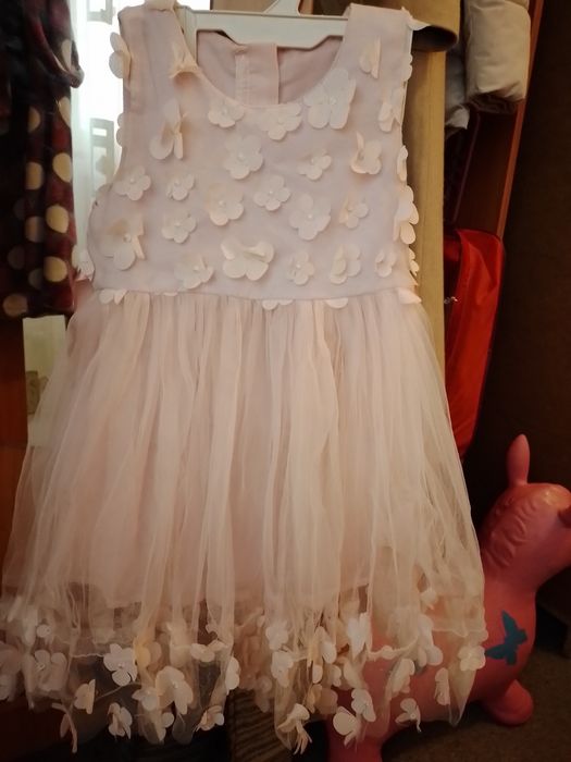 Платье красивое на девочку!