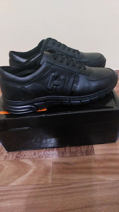 Продам кожаные кроссовки  новые