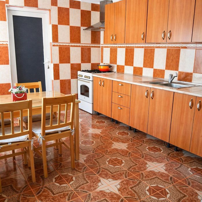 Casa / doua apartamente mari