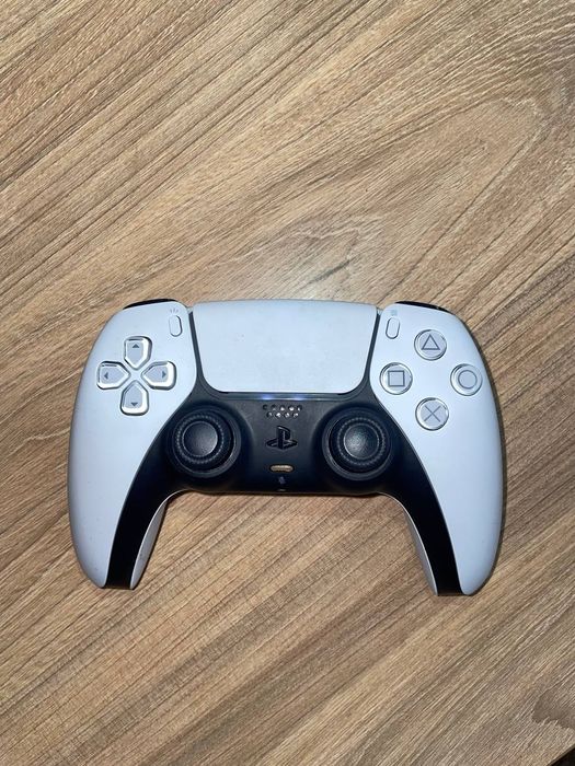 Pl5 Slim бонус джистик один
