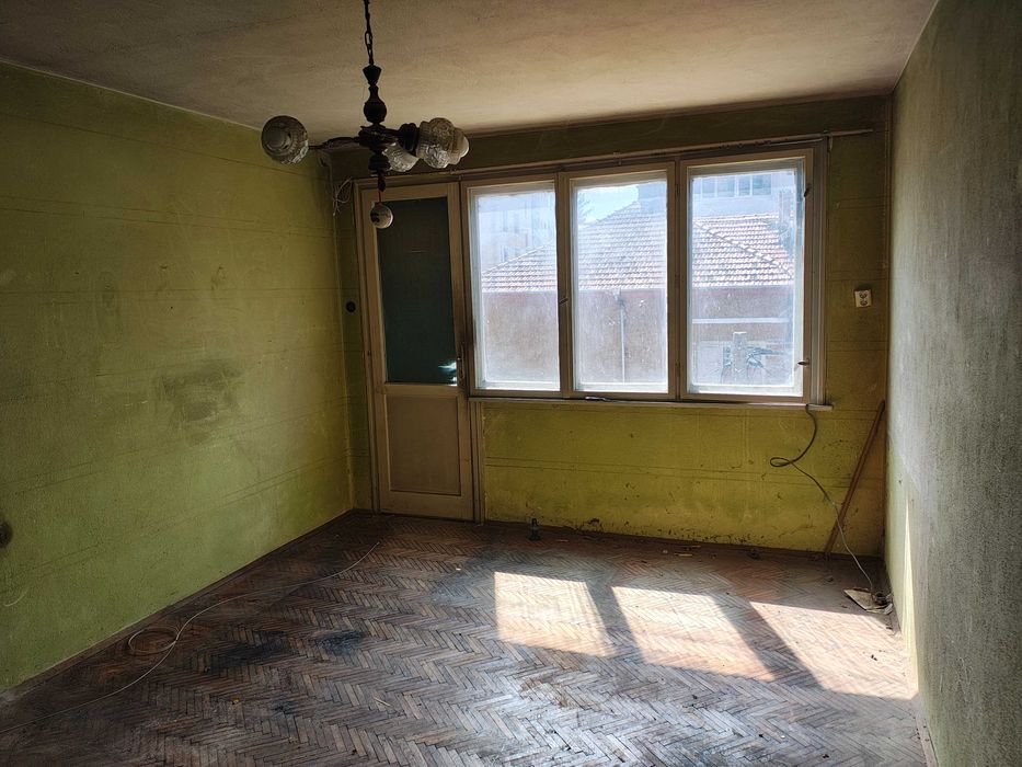 Продава се Тристаен апартамент в София, 7-ми 11-ти километър - 98 кв.м за 1256 €/кв.м - Снимка #2