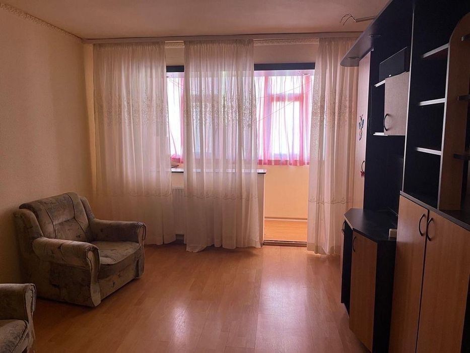 De vanzare apartament 3 camere - zona  Cinema Galax