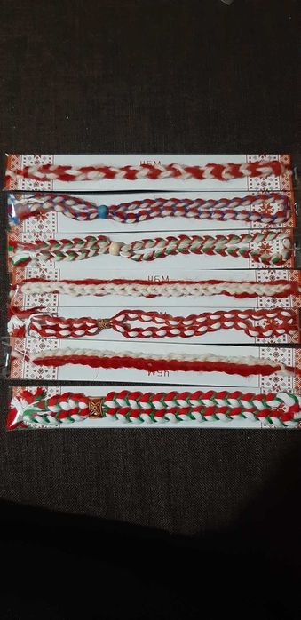 Ръчно изработени мартеници с  бродерия