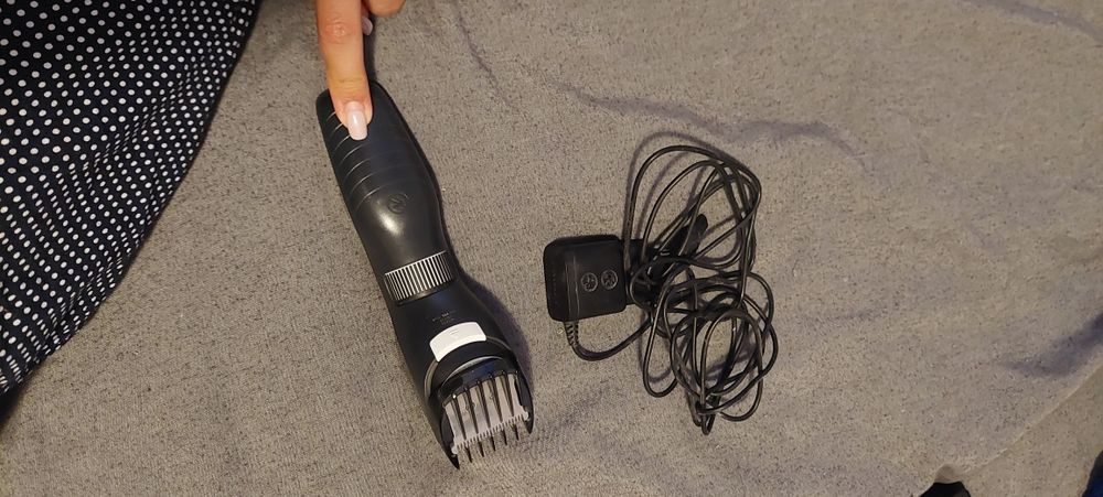 Mașină de tuns Philips cu pieptene reglabil – Funcționare la priză