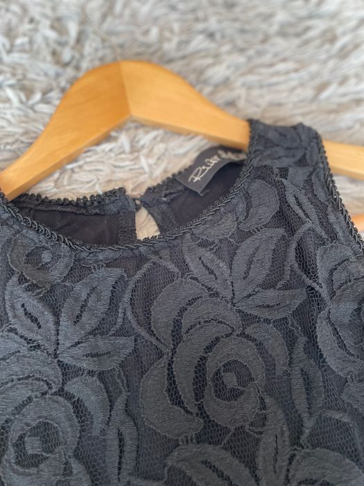 Дантелена черна рокля елегантна