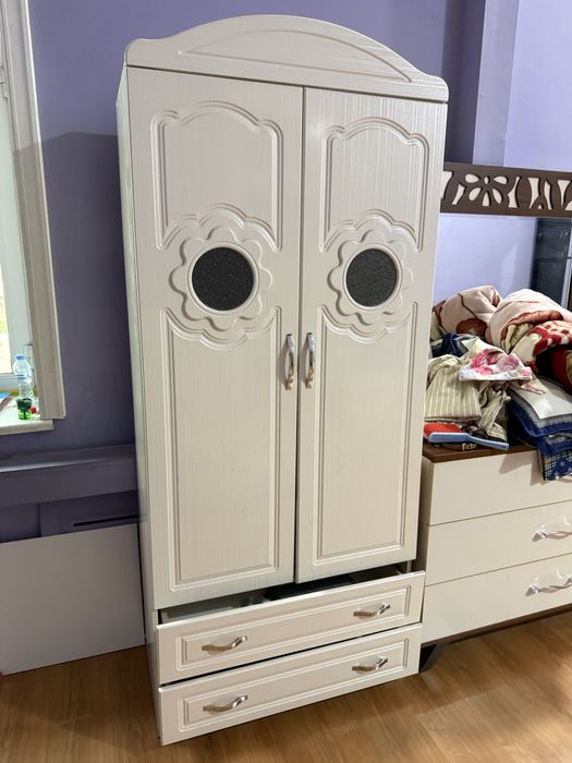 Продам детскую кровать и шкаф