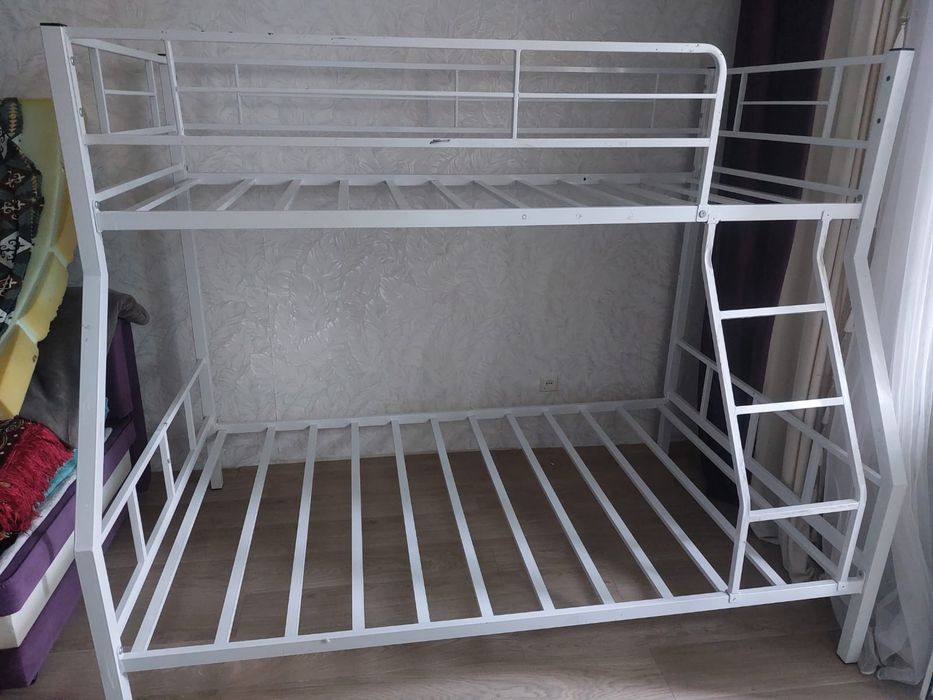 Двухъярусная кровать