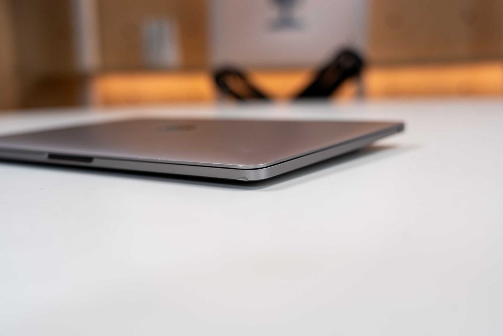 Apple MacBook Pro 13 13.3” – M1, 16GB RAM, 256GB SSD, Space Gray, INT