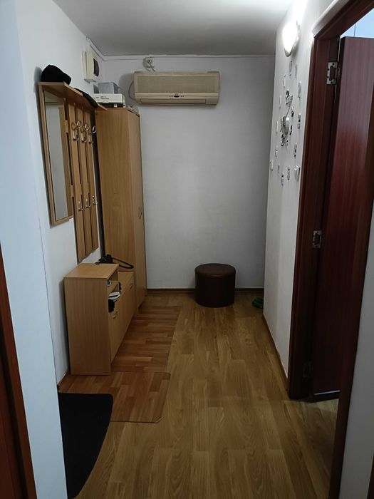 Închiriez apartament cu 3 camere pe str. Neagoe Vodă