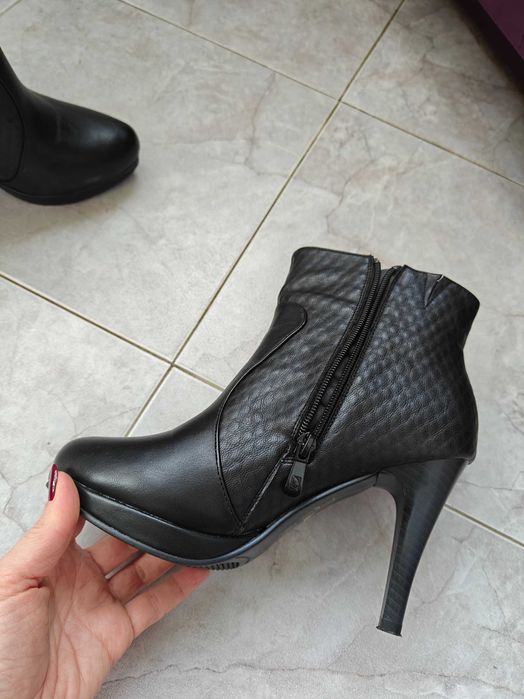 Дамски черни  боти