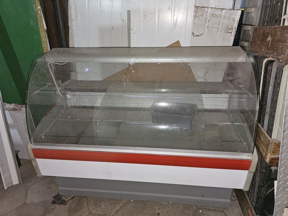 Продам ветрины б/у